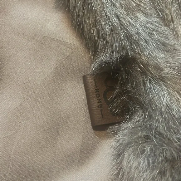 UGG Pillowcase - Picture 3 of 5